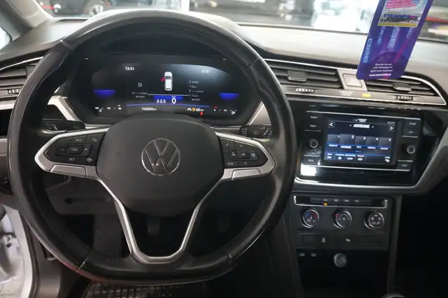 Volkswagen Touran view 11