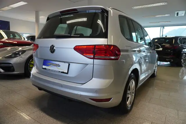 Volkswagen Touran view 5