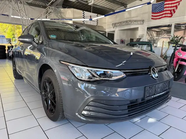 Volkswagen Golf VIII Lim Life 1,5 eTSI DSG LED SHZ Garantie