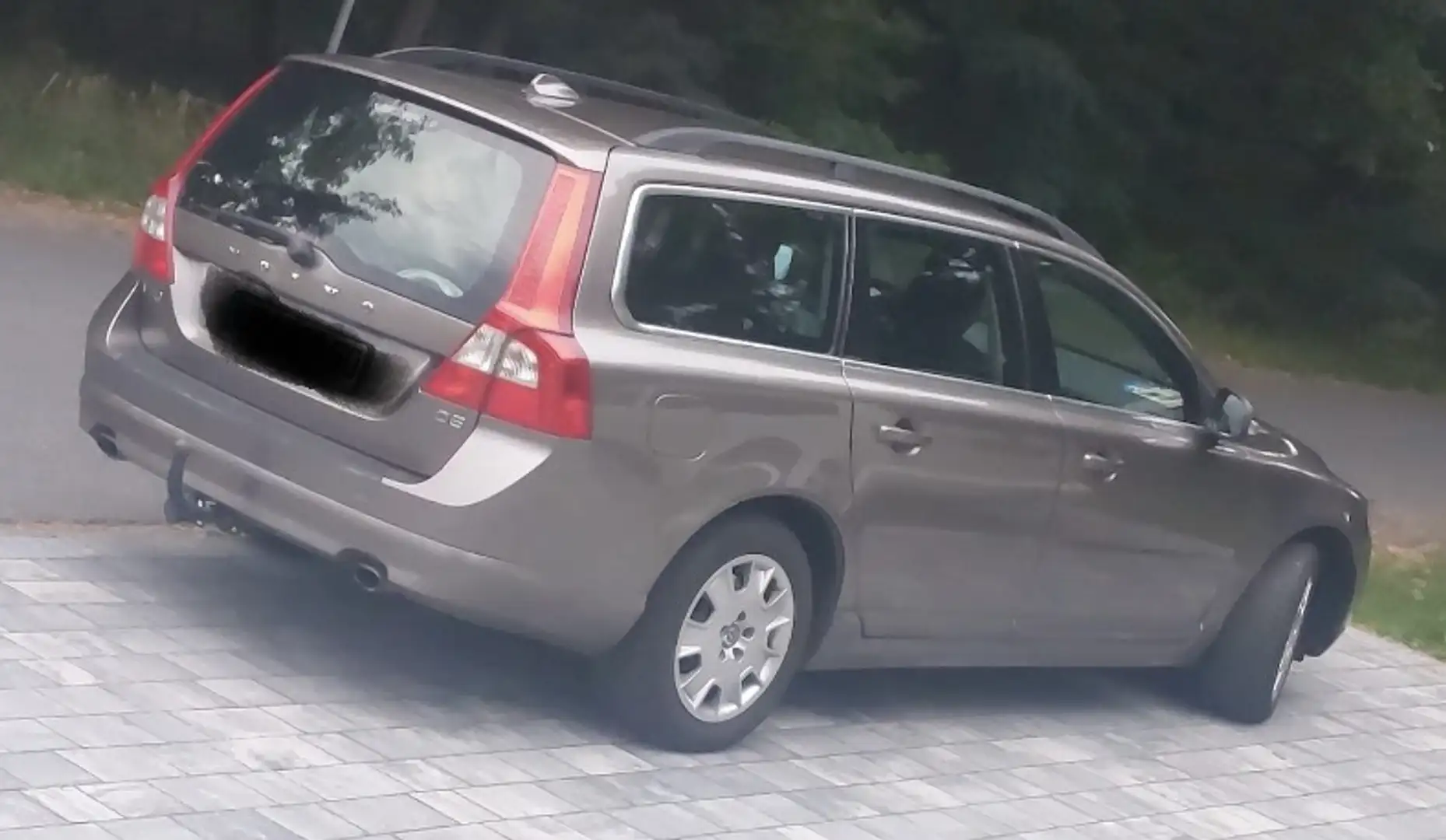 Volvo V70 V70 D5 Aut. Momentum Gold - 1