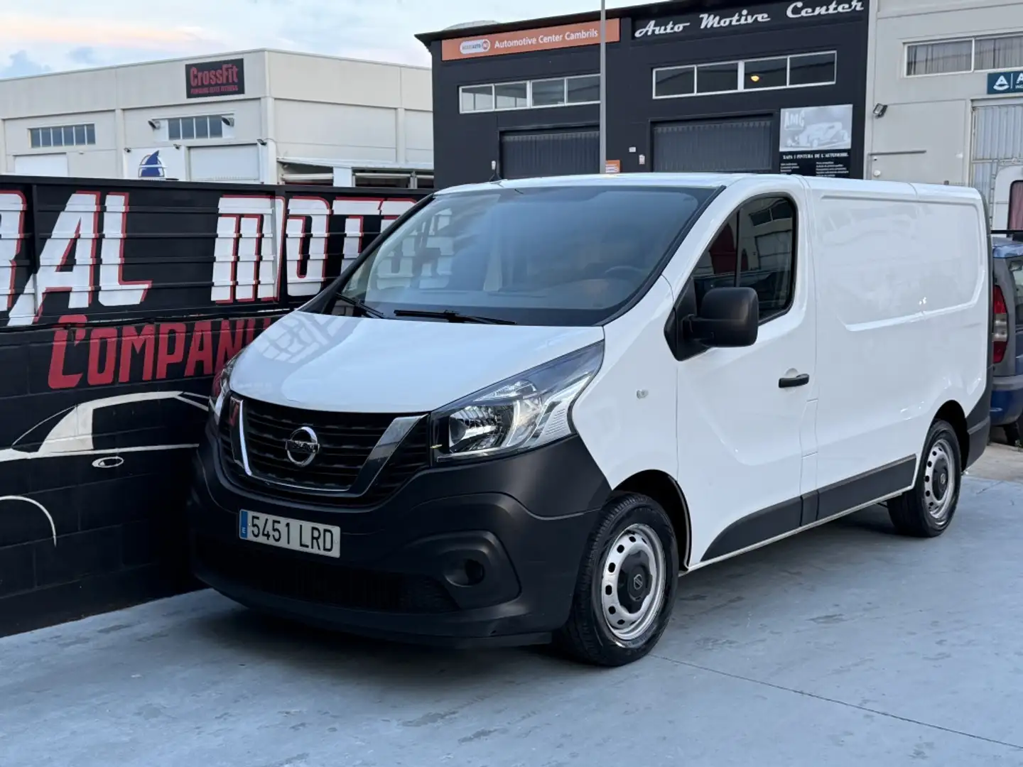 Nissan NV300 Combi 6 2.0dCi L2H1 1T Comfort 110 Weiß - 2