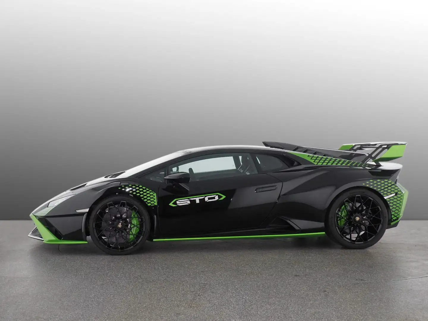 Lamborghini Huracán STO | Lamborghini Nürnberg Zwart - 2