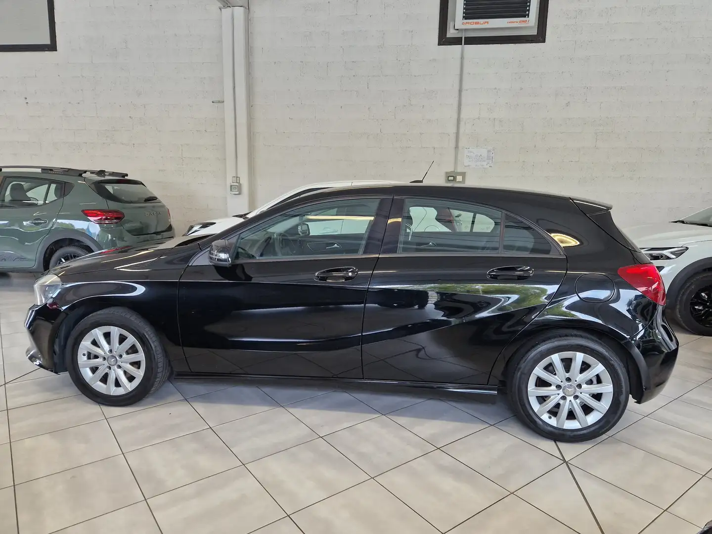 Mercedes-Benz A 160 A 160 d Premium my16 Noir - 2