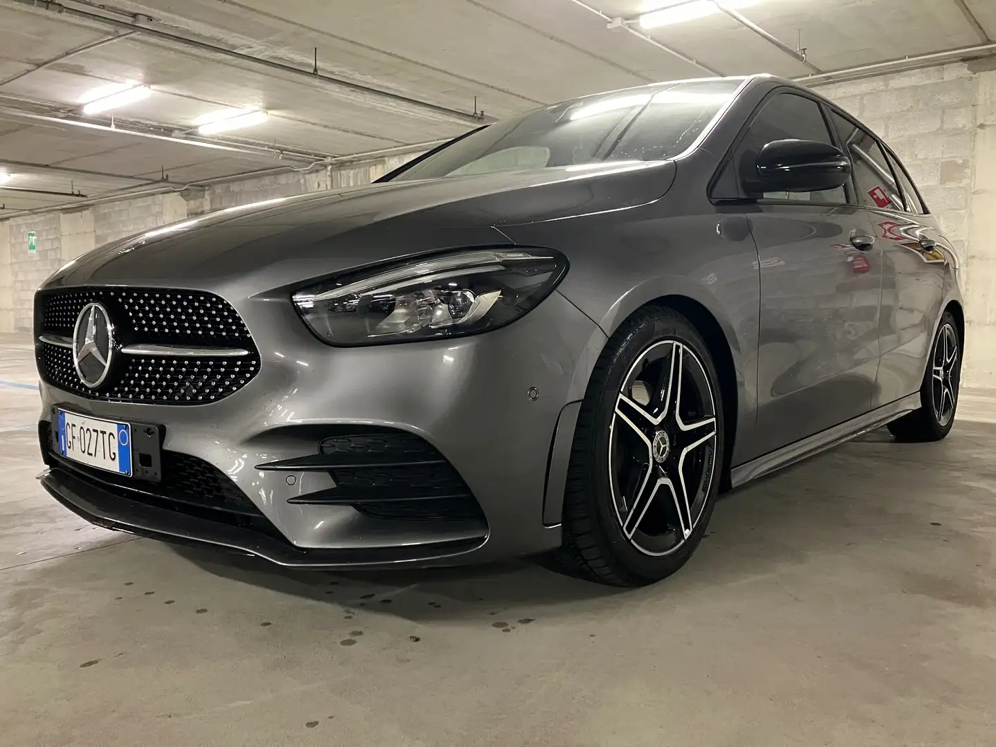 Mercedes-Benz B 200 d Premium auto AMG Gri - 1