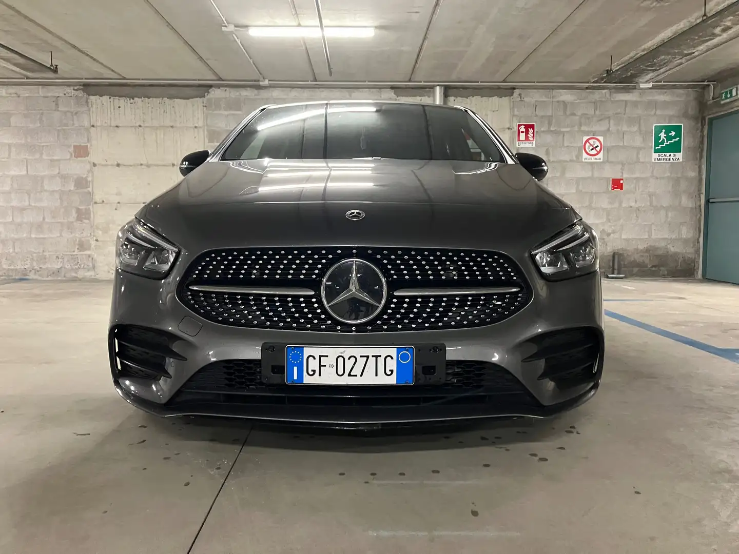 Mercedes-Benz B 200 d Premium auto AMG Grau - 2