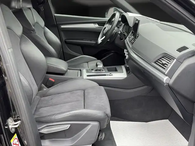 Audi Q5 view 12
