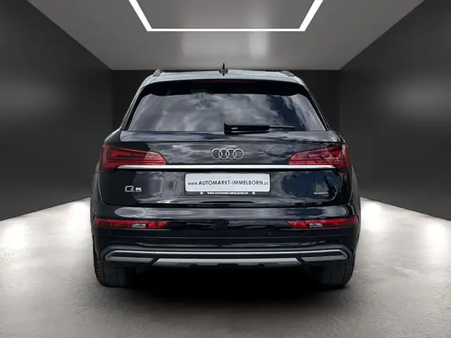 Audi Q5 view 8