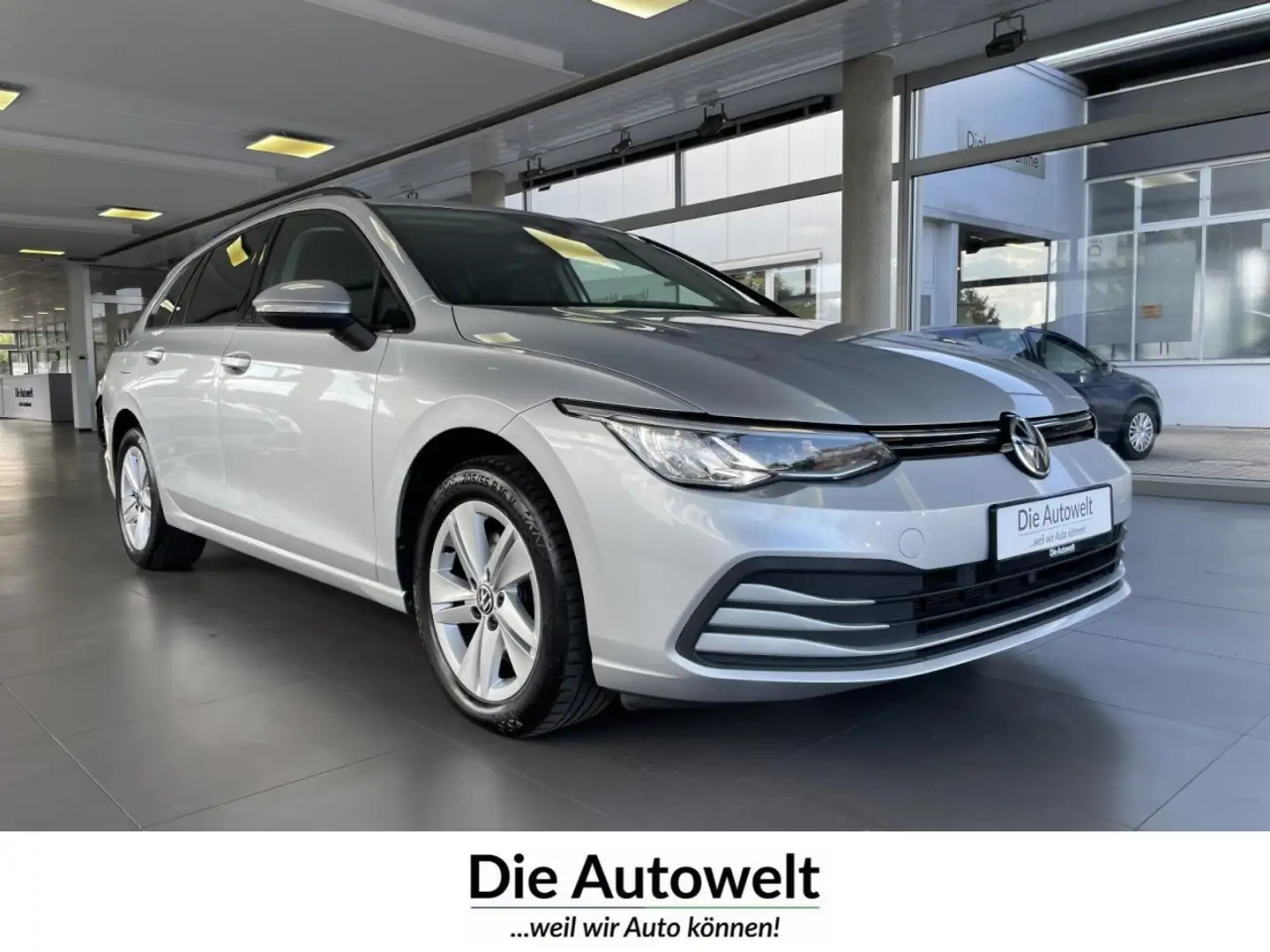 Volkswagen Golf VIII Variant 2,0 TDI Life NAVI LED PDC AHK Klima Silber - 1
