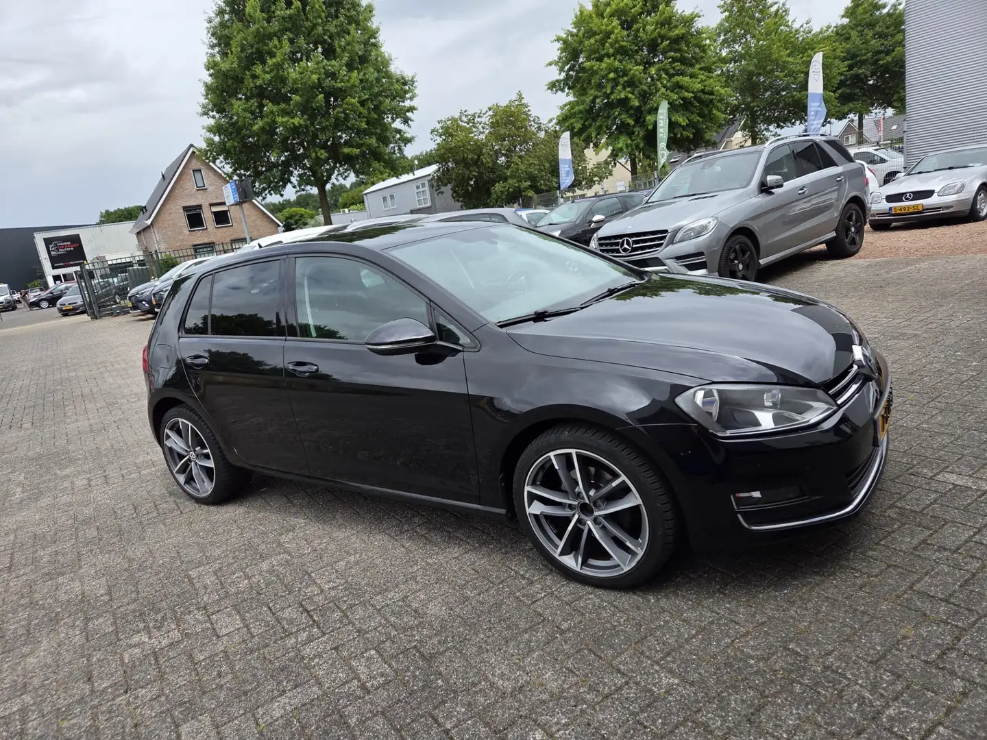 Volkswagen Golf 1.2 TSI Highline geen beschadigingen super mooi Zwart - 2