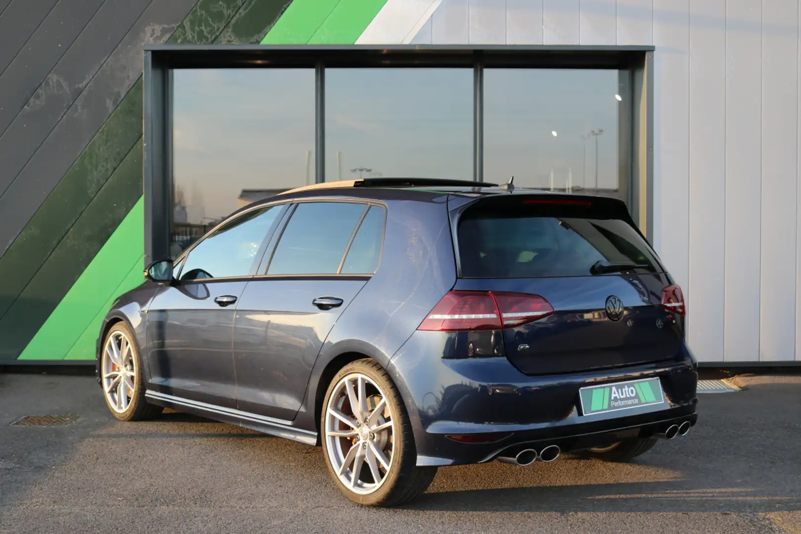 Volkswagen Golf 2.0 TSI 300 DSG6 4Motion R - 2