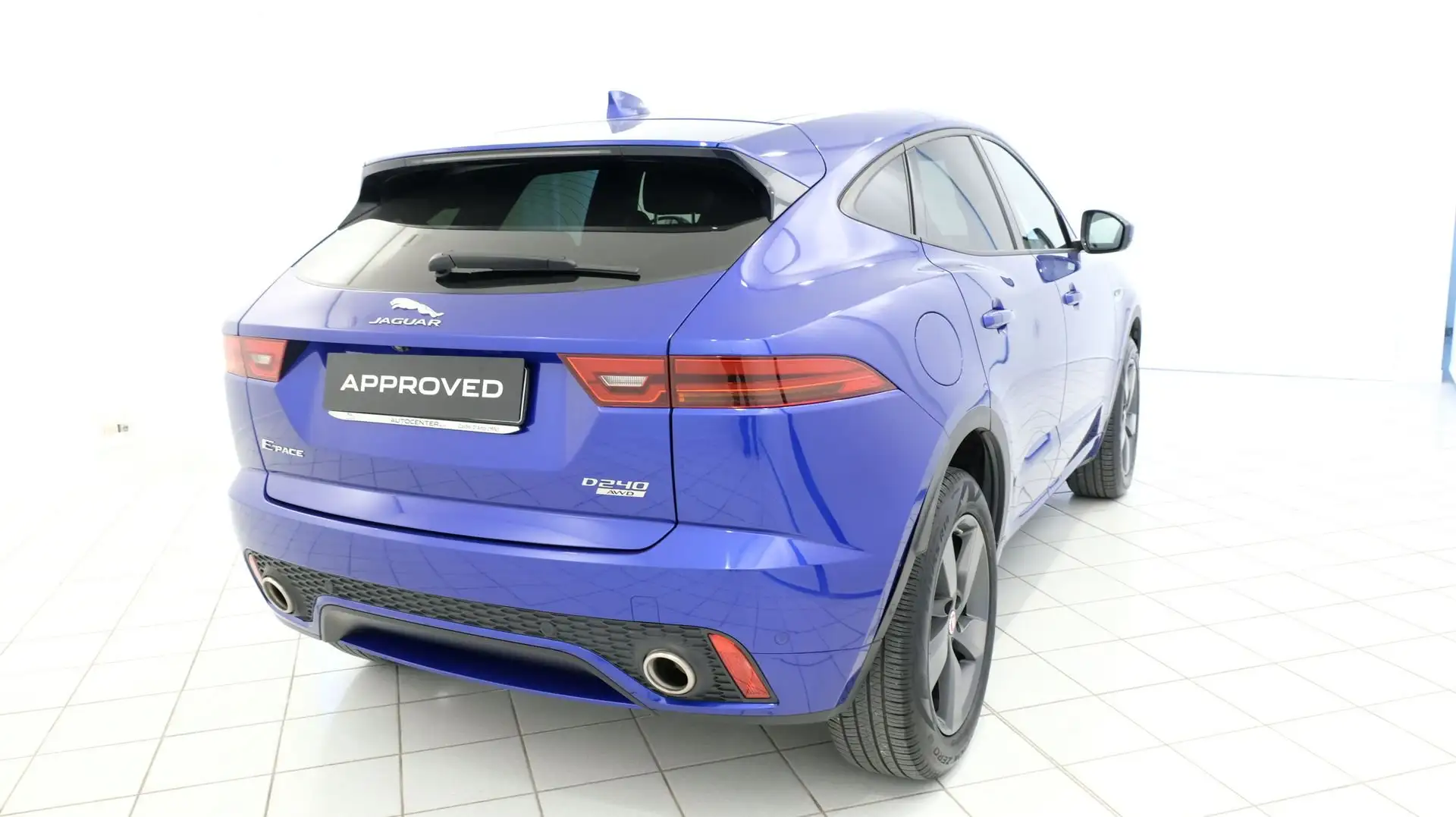 Jaguar E-Pace 2.0D 240 CV AWD aut. R-Dynamic SE Blau - 2