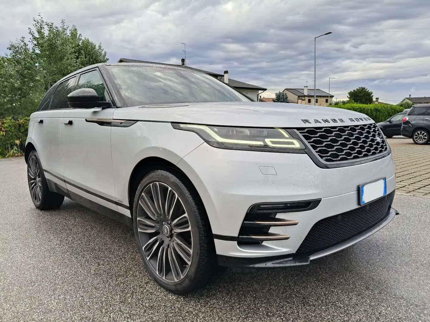 Land Rover Range Rover Velar RangeRover Velar 2.0d i4 R-Dynamic 240cv auto my19 Argent - 1