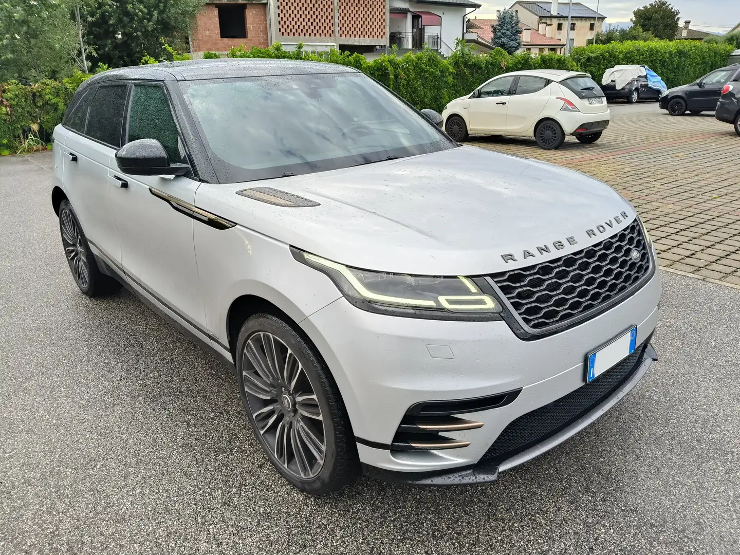 Land Rover Range Rover Velar RangeRover Velar 2.0d i4 R-Dynamic 240cv auto my19 Argent - 2