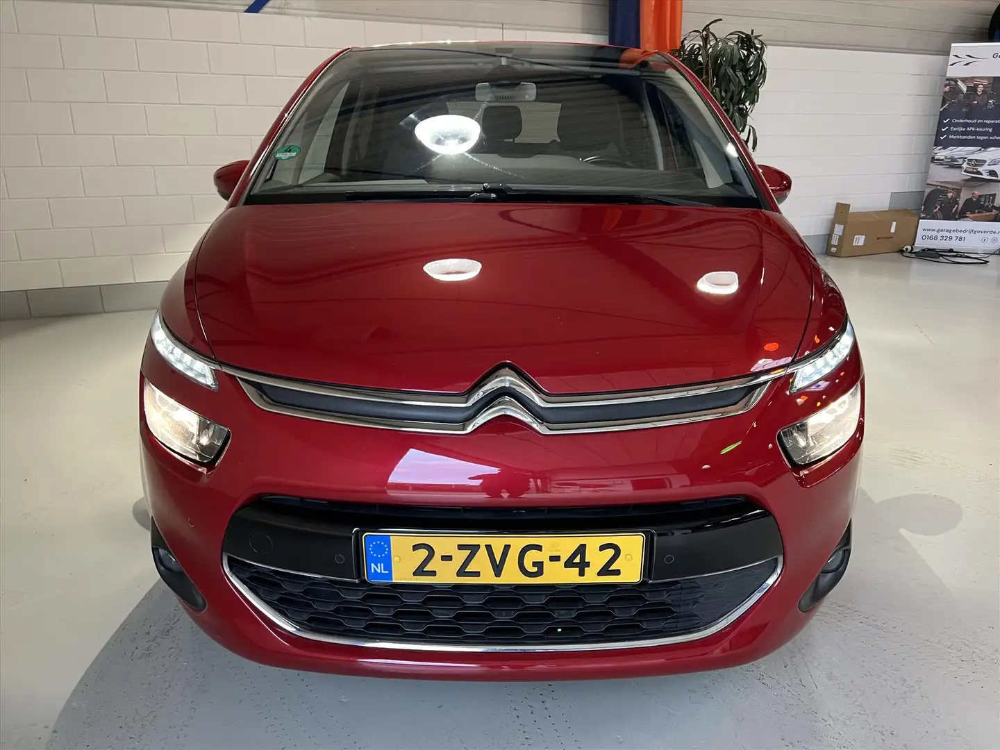 Citroen C4 Picasso 1.6T 165PK AUT, NWST, 1e eig, Trekhaak, NAP Rood - 2