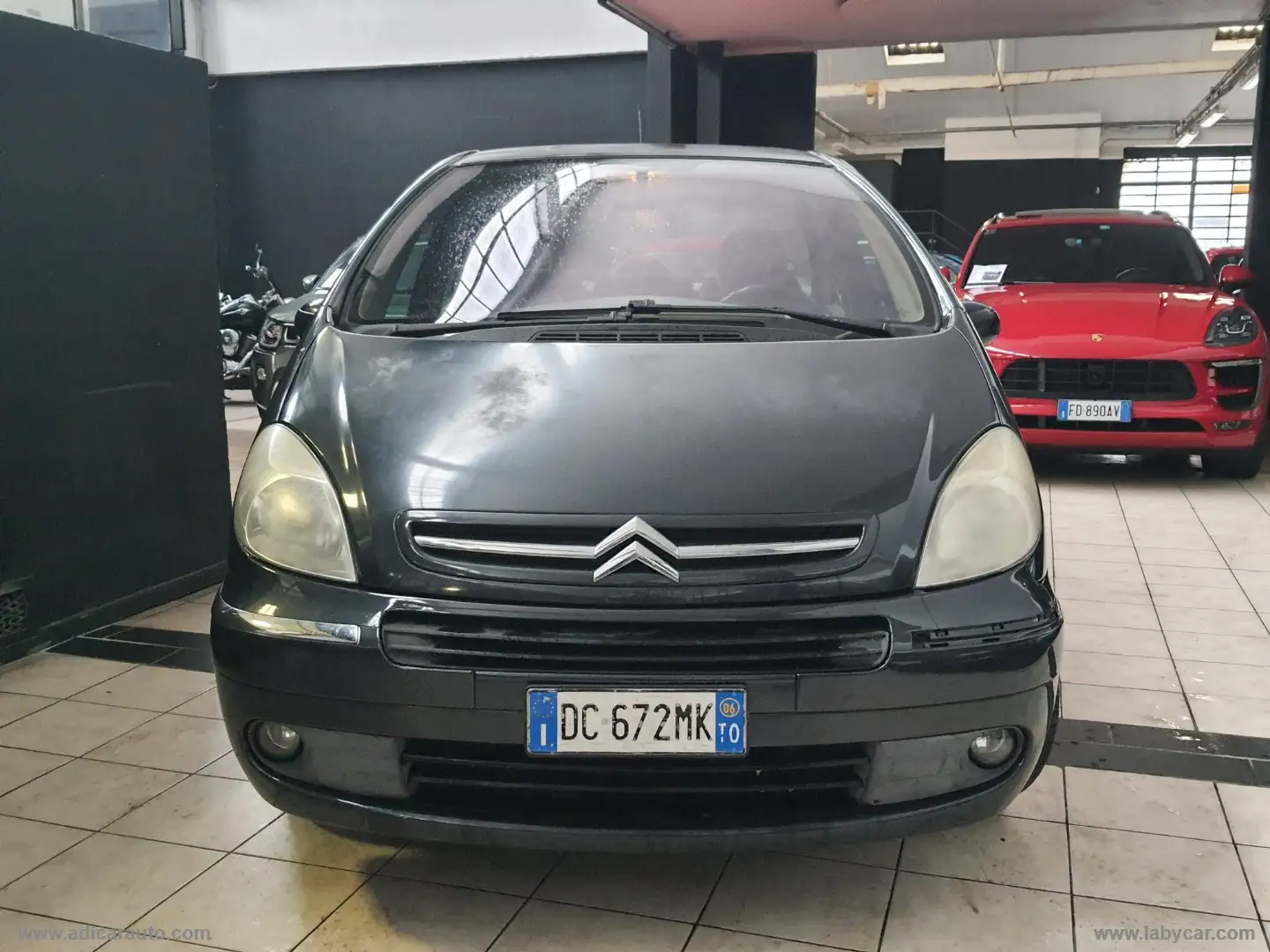Citroen Xsara Picasso 1.6 HDi 110CV FAP Exclusive Zwart - 2