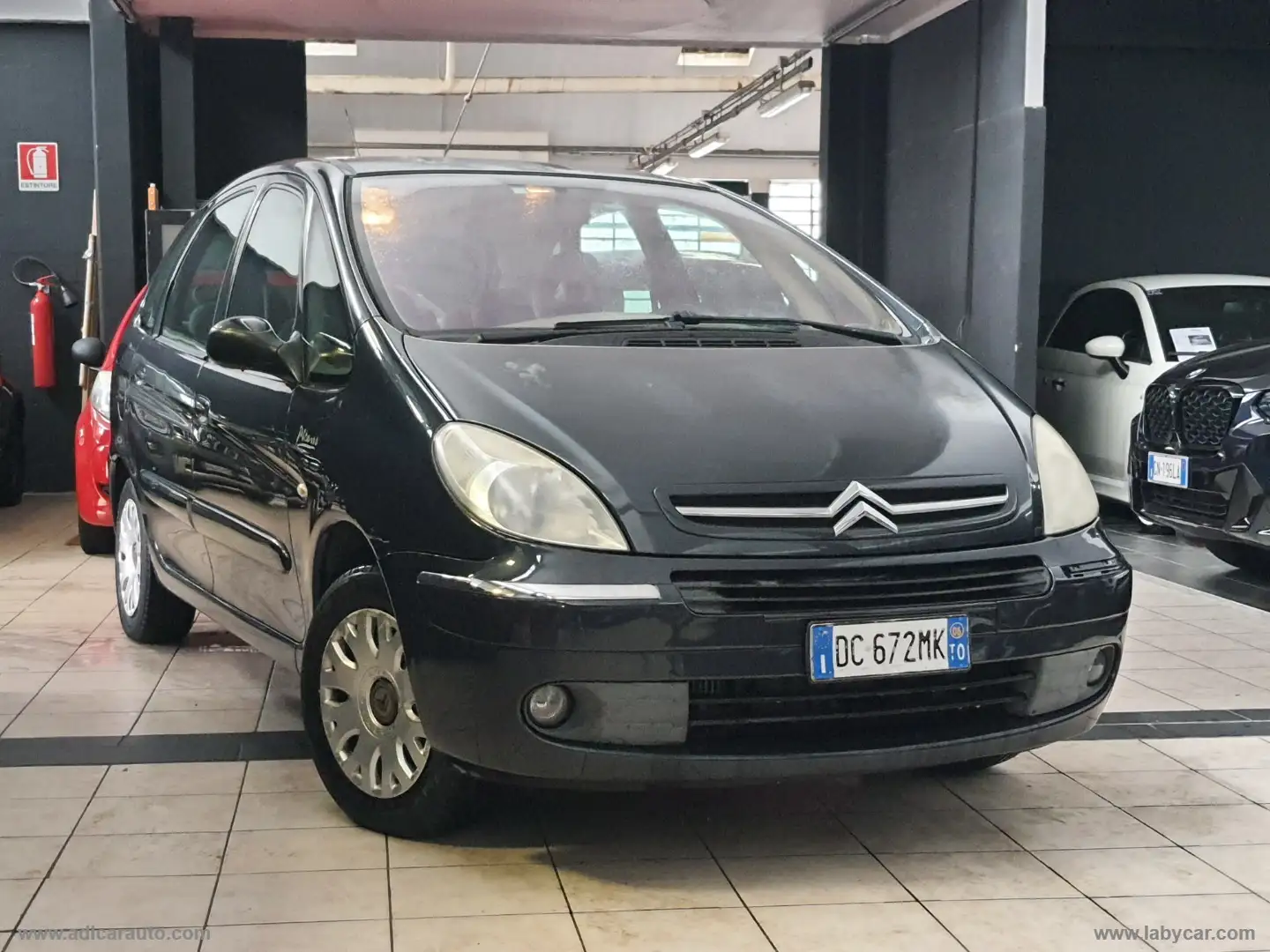 Citroen Xsara Picasso 1.6 HDi 110CV FAP Exclusive Zwart - 1