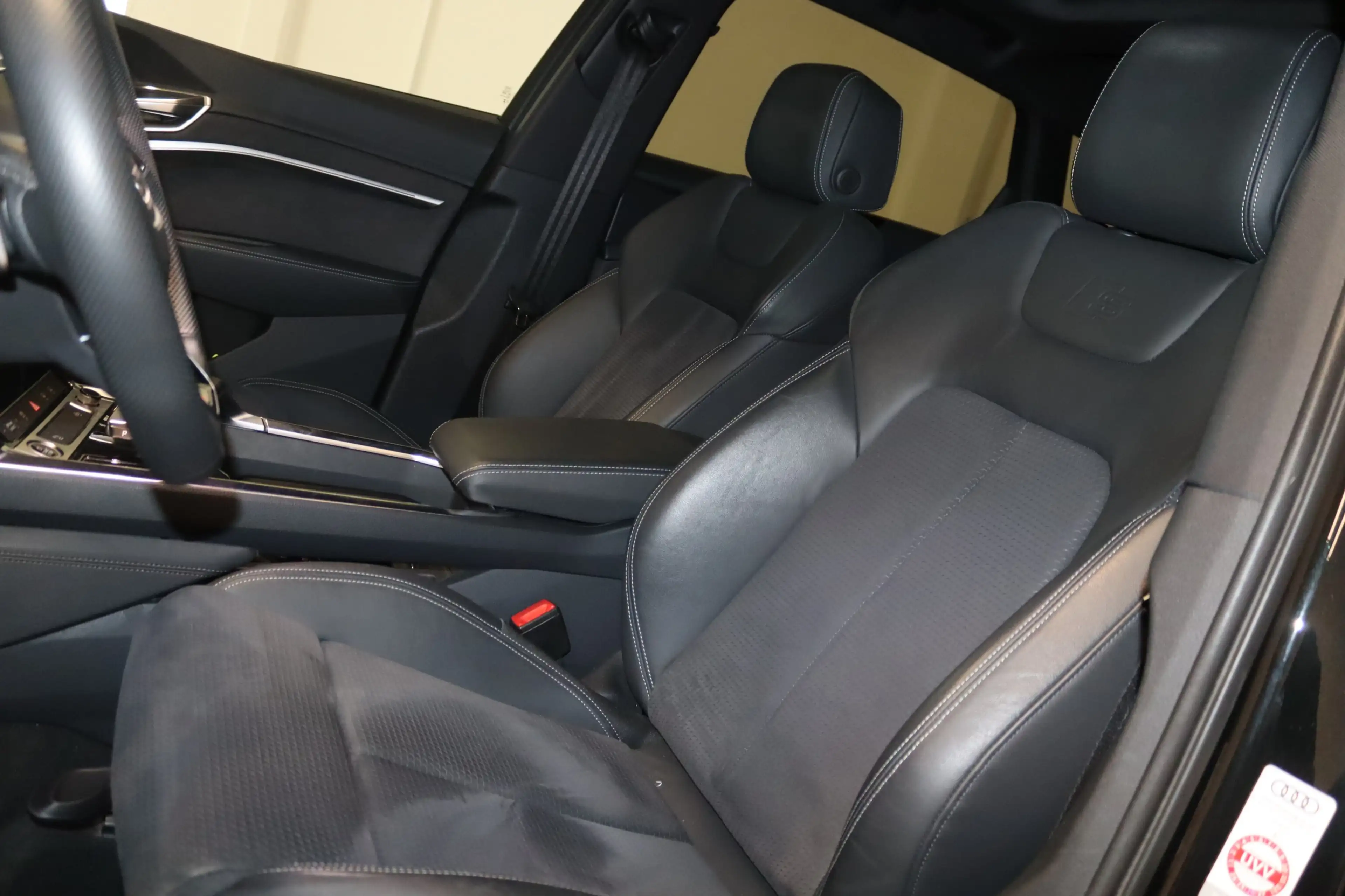 Audi e-tron 55 qu. 2x S line-PANO-AHK-MATRIX-KAM-SHZ- — photo 4
