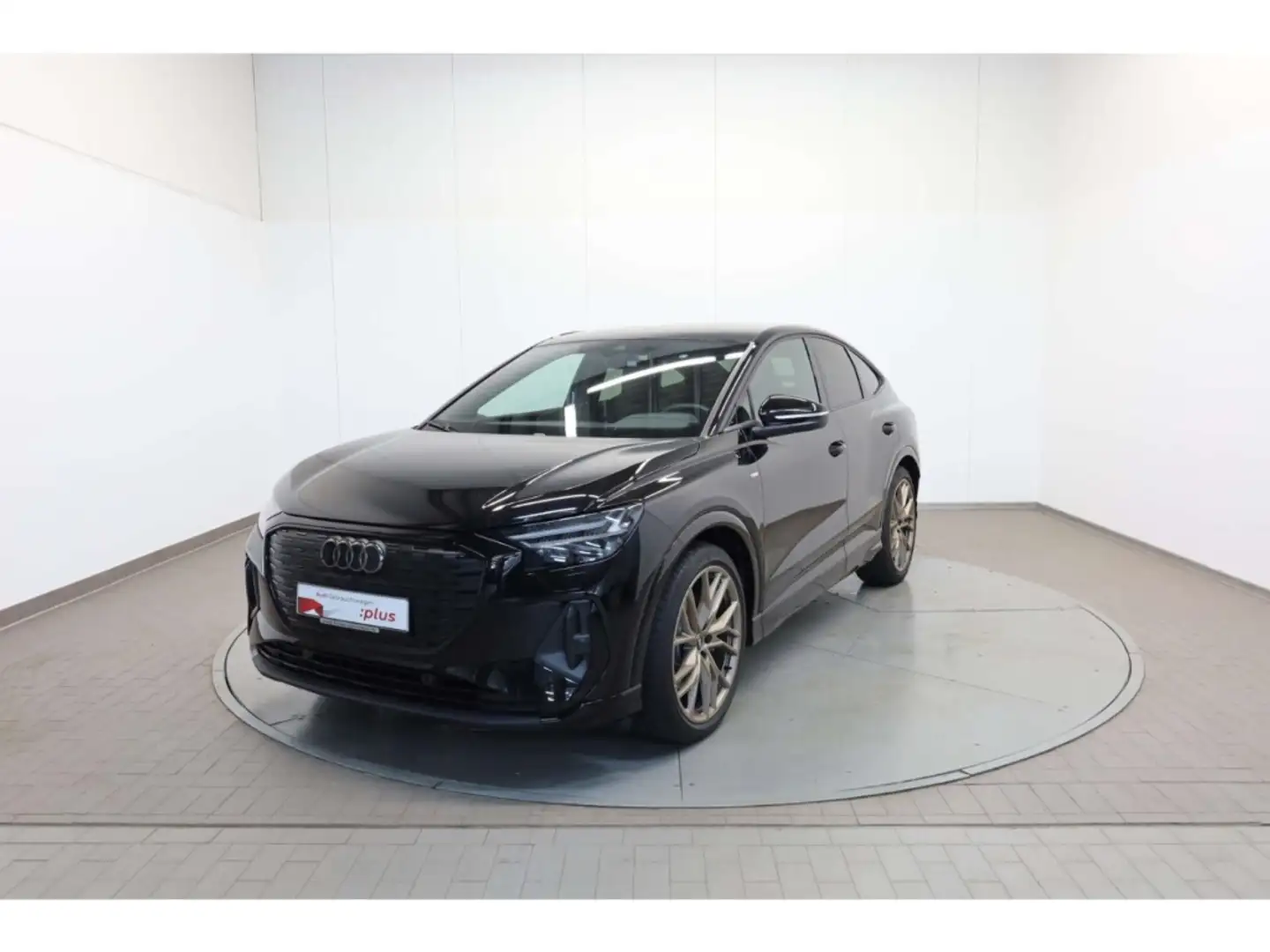 Audi Q4 e-tron Sportback 45 quattro S line Zwart - 2