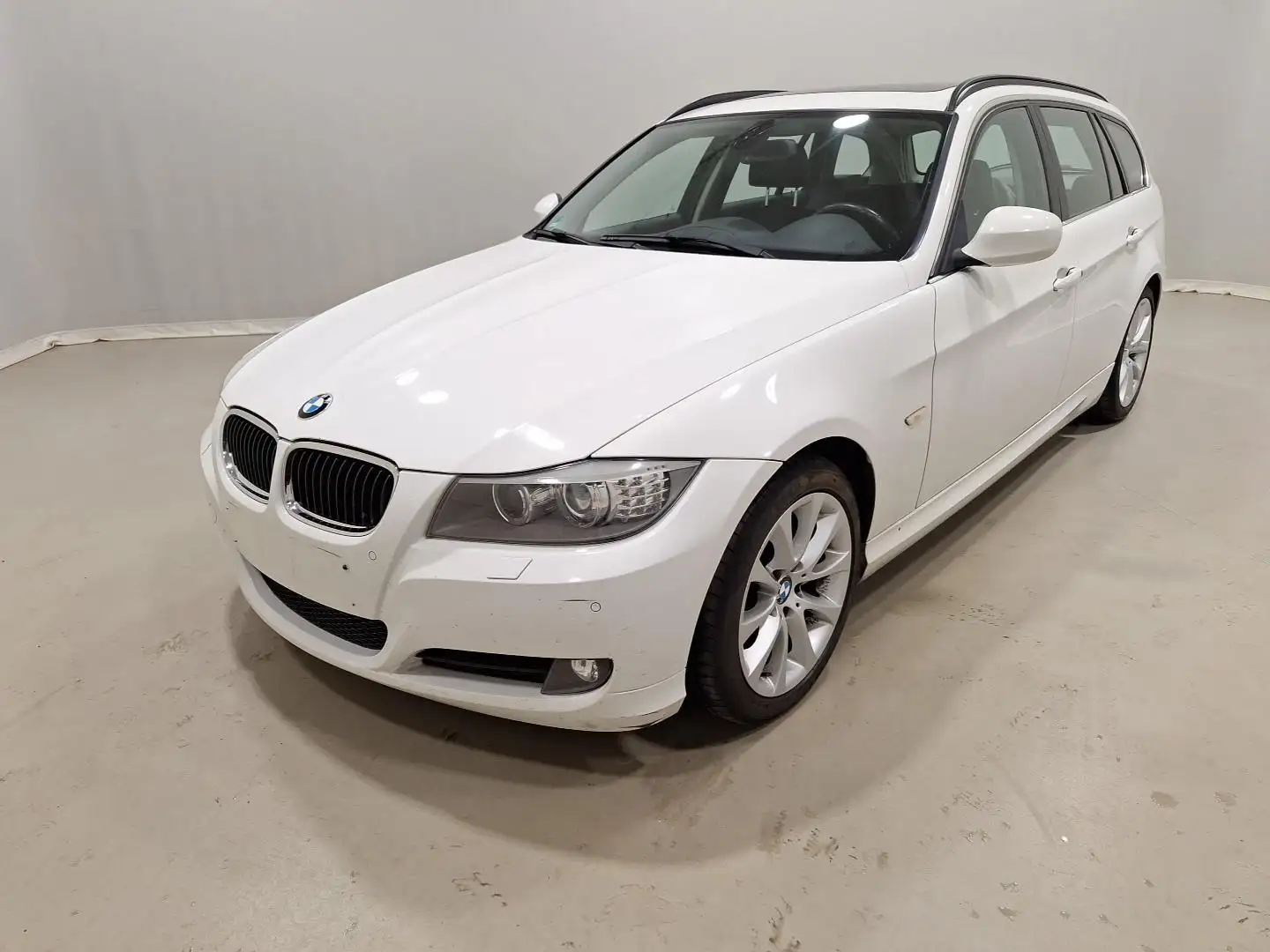 BMW 318d Touring Navi|Xenon|Pano|SHZ Wit - 2