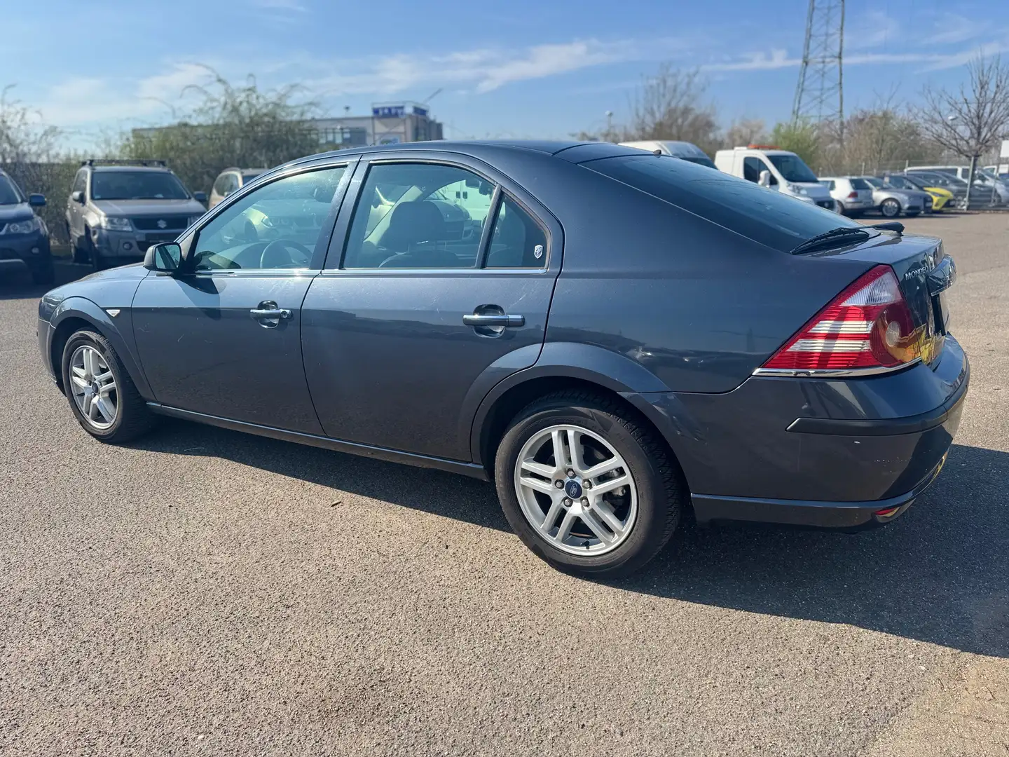 Ford Mondeo Ghia  Auto Gas LPG Grau - 2