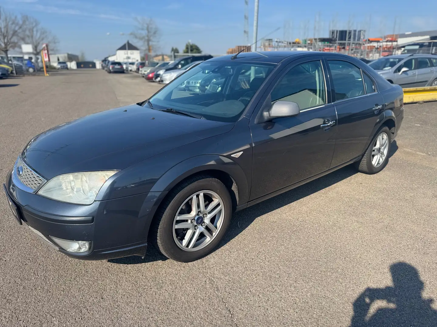 Ford Mondeo Ghia  Auto Gas LPG Grau - 1