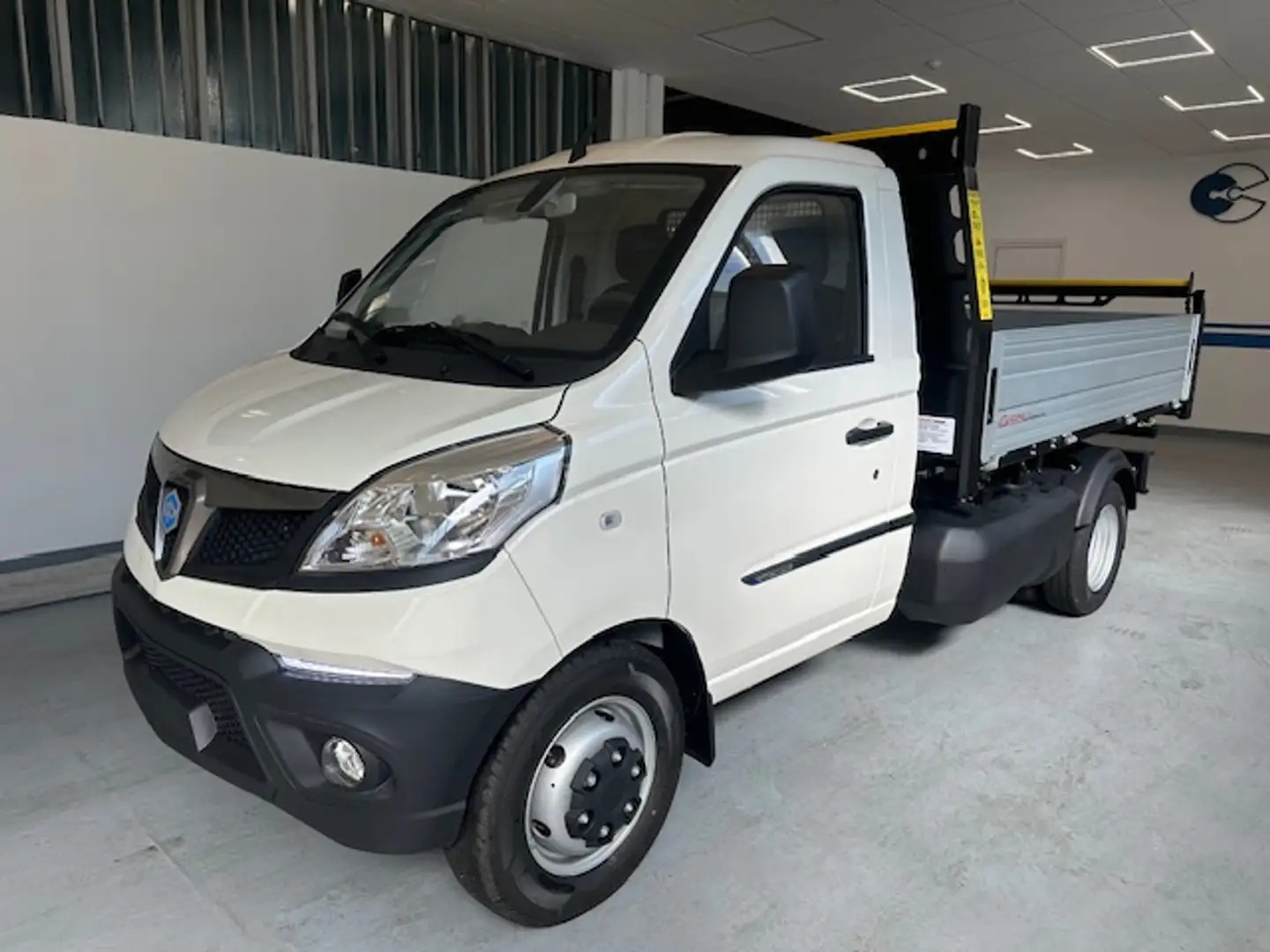 Piaggio Porter NP6 TW CHAS 300 SR LPG START PASSO 3000 - 260X180 Weiß - 2