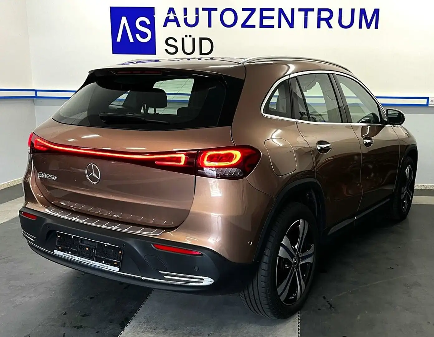 Mercedes-Benz EQA 250 NAVI KAM PANO AHK LED Bruin - 2
