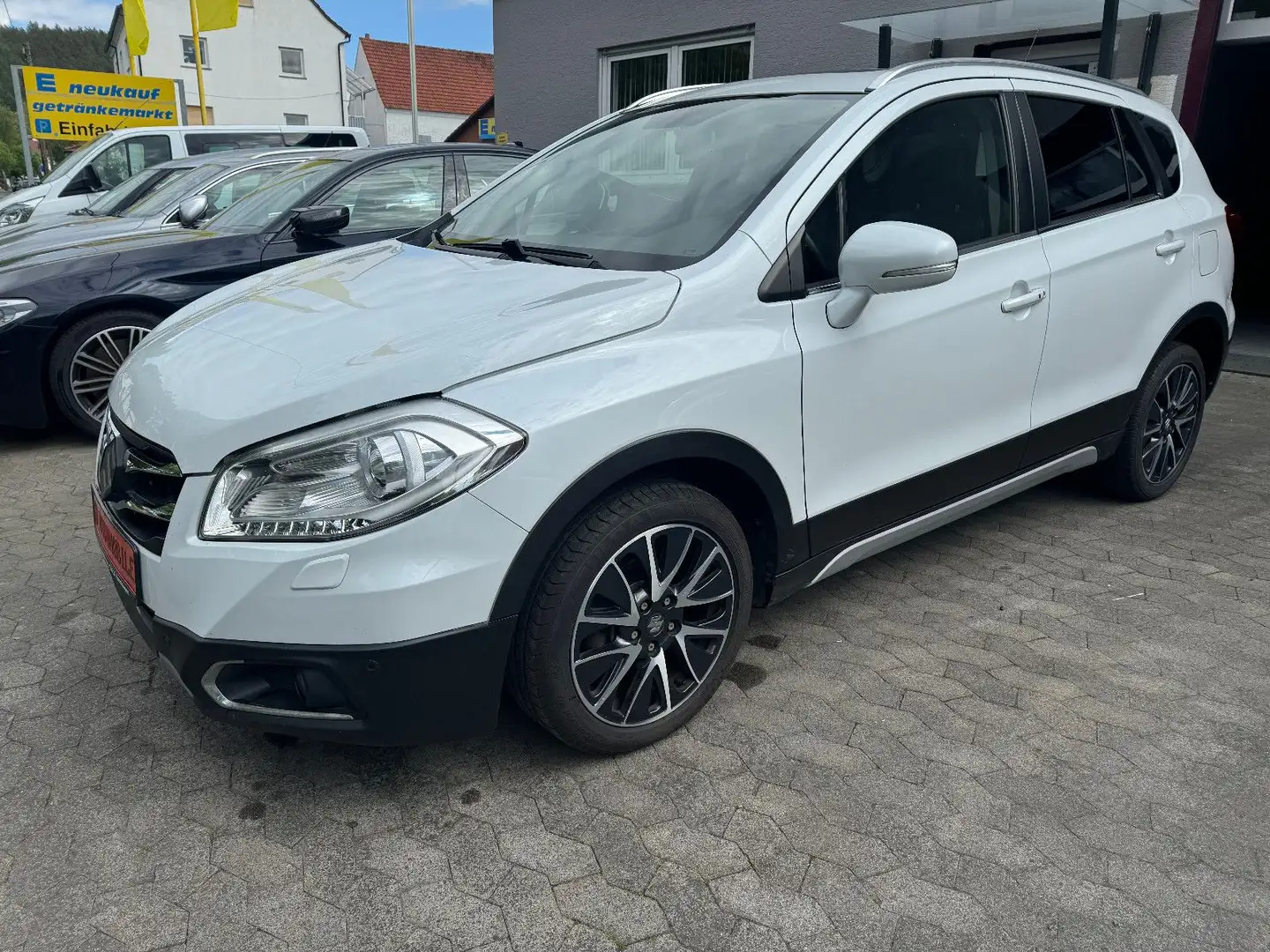 Suzuki SX4 S-Cross 1.6Limited+ 4x4/Bi-XENON/KAMERA/PANO Weiß - 1