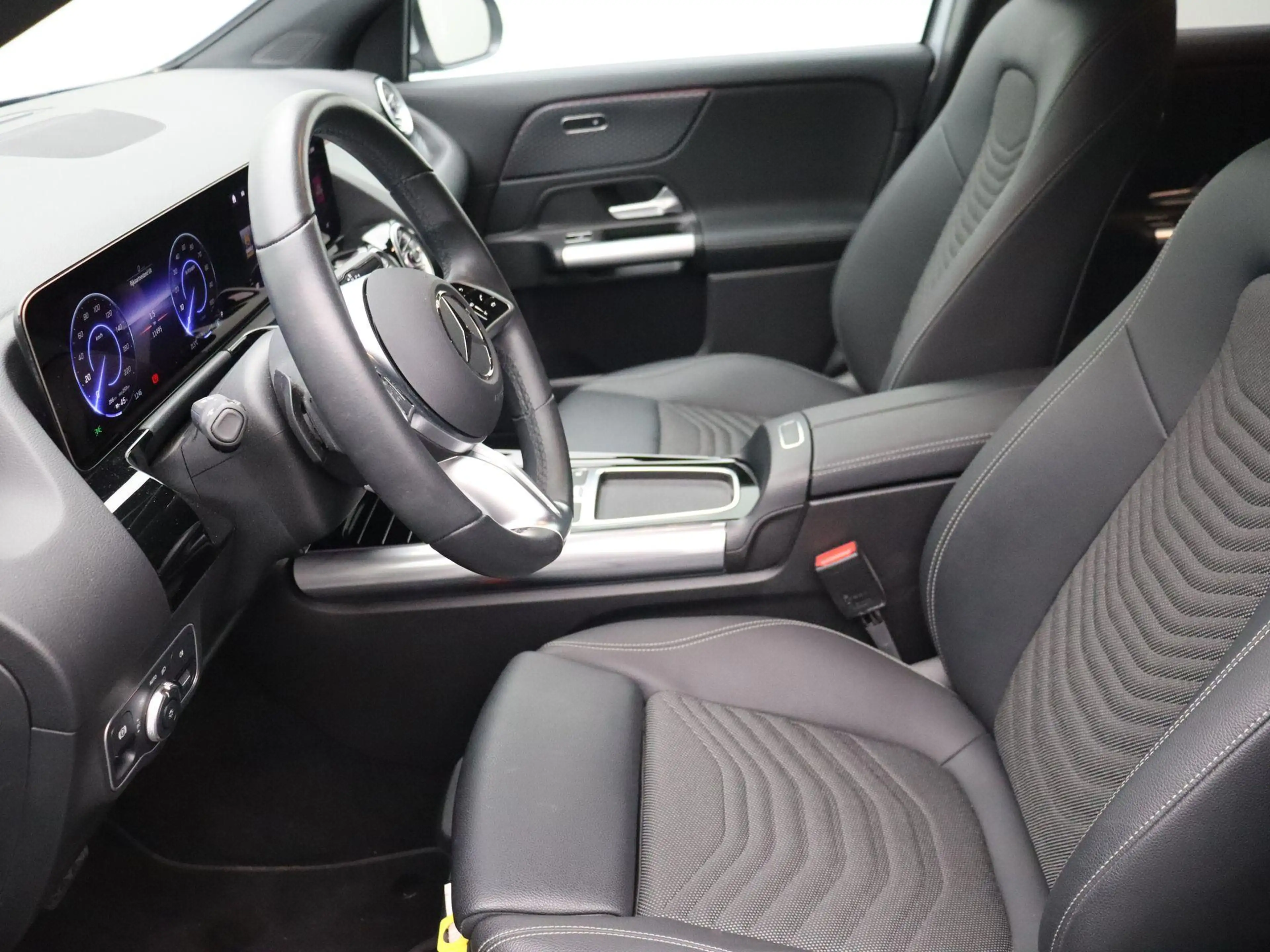 Mercedes-Benz EQA 250 250+ Business Line — photo 10