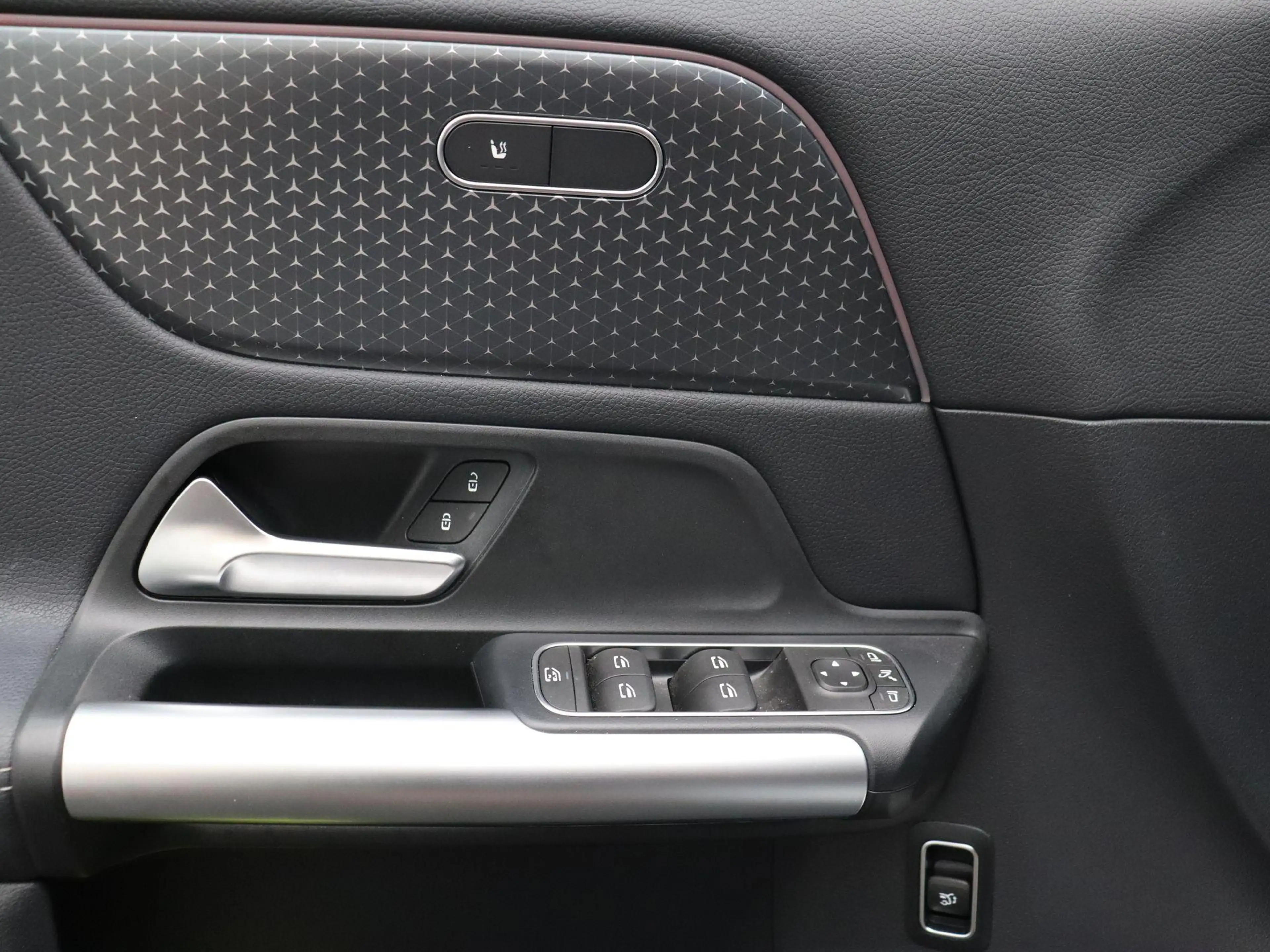 Mercedes-Benz EQA 250 250+ Business Line — photo 8