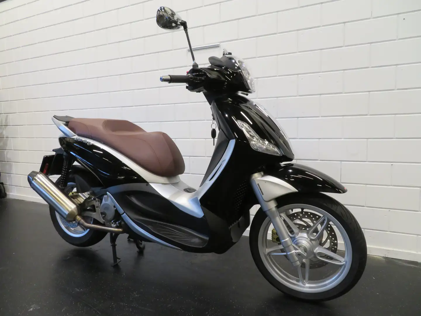 Piaggio Beverly 350 MALOSSI TOPSTAAT!! Argintiu - 2