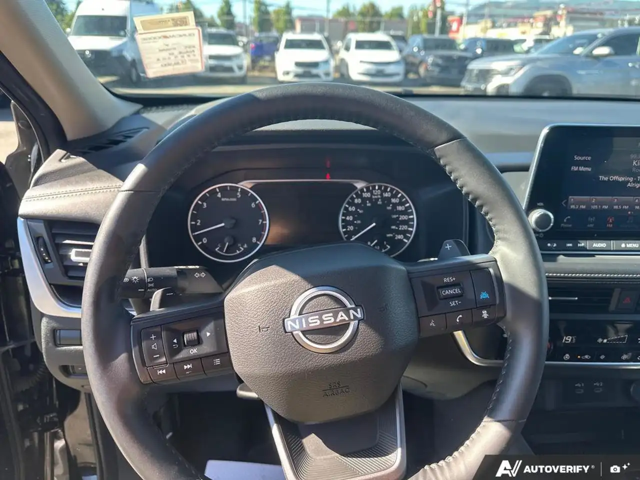Nissan Rogue снимка Nissan Rogue