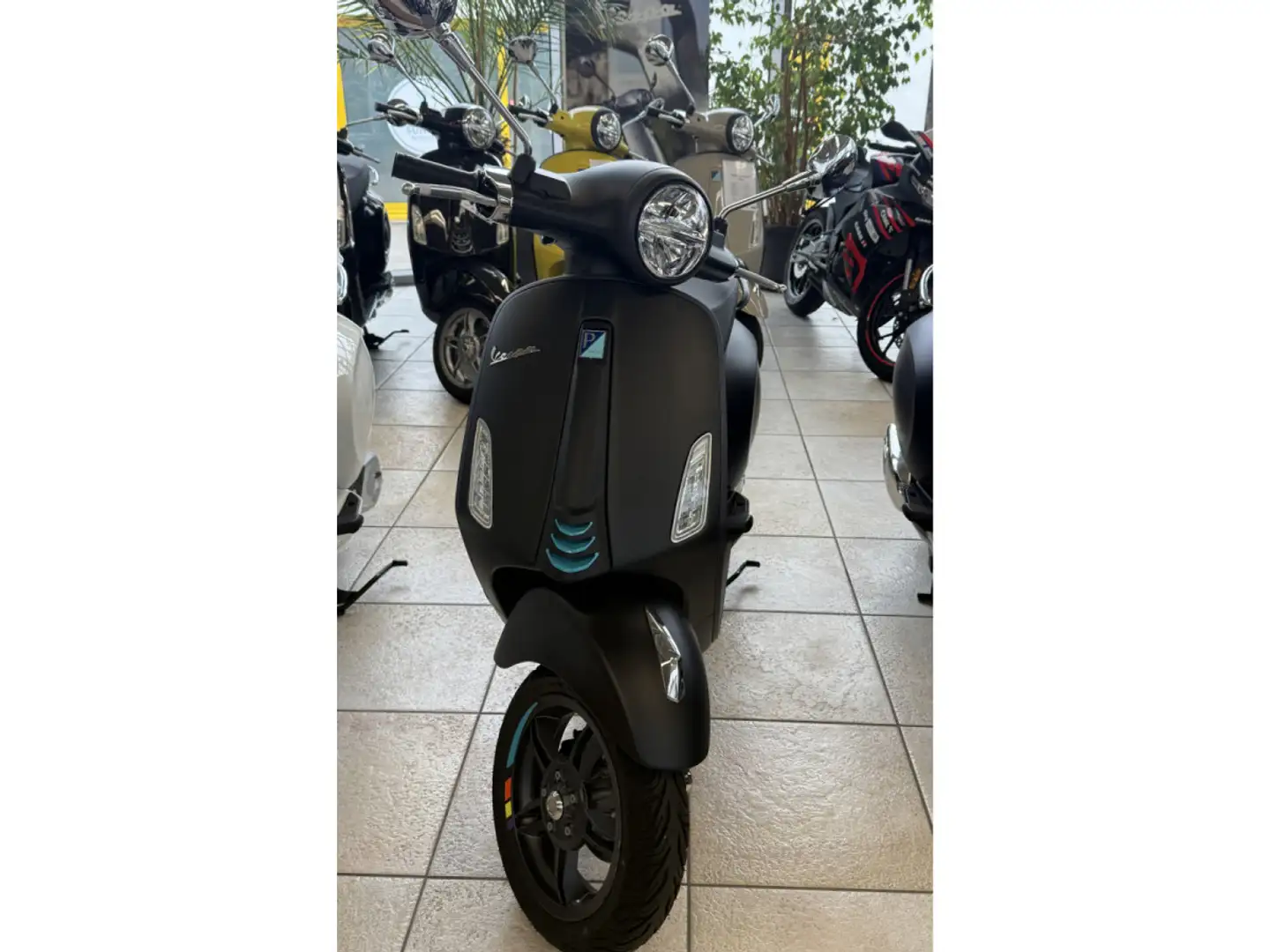 Vespa Primavera 125 S Geel - 2