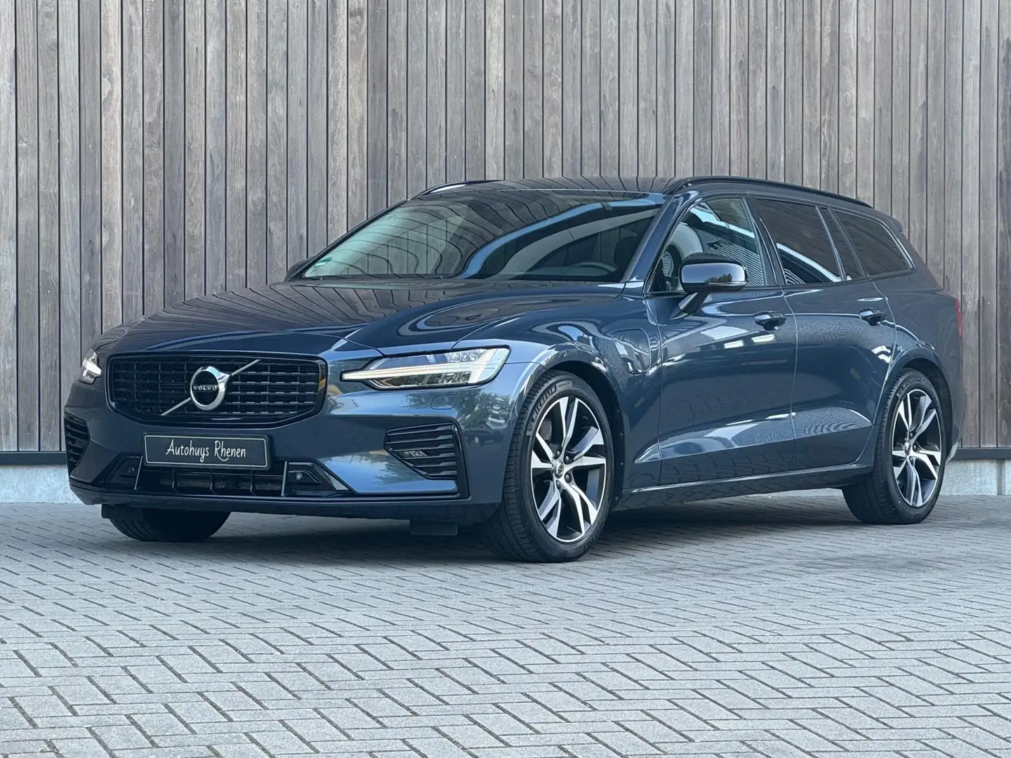 Volvo V60 2.0 T6 Recharge AWD R-Design / Trekhaak / ACC / Blauw - 2