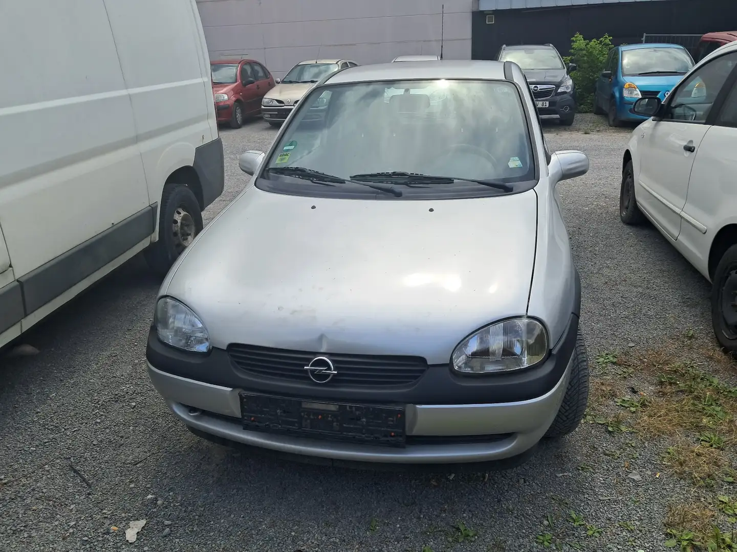 Opel Corsa 16V Advantage Automatik getriebe Plateado - 1