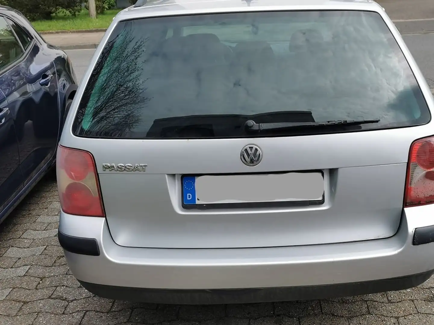 Volkswagen Passat Variant Family Grau - 2