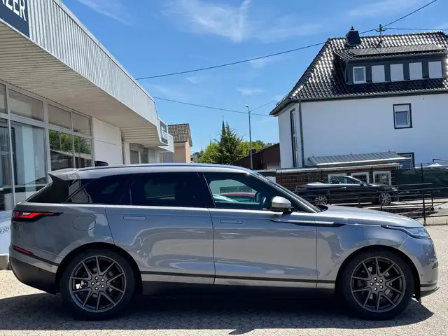Land Rover Range Rover Velar view 4