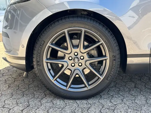 Land Rover Range Rover Velar view 10