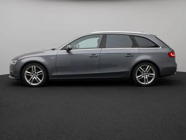 Audi A4 view 11