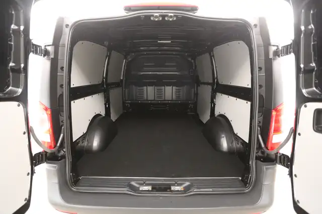 Mercedes-Benz Vito view 3