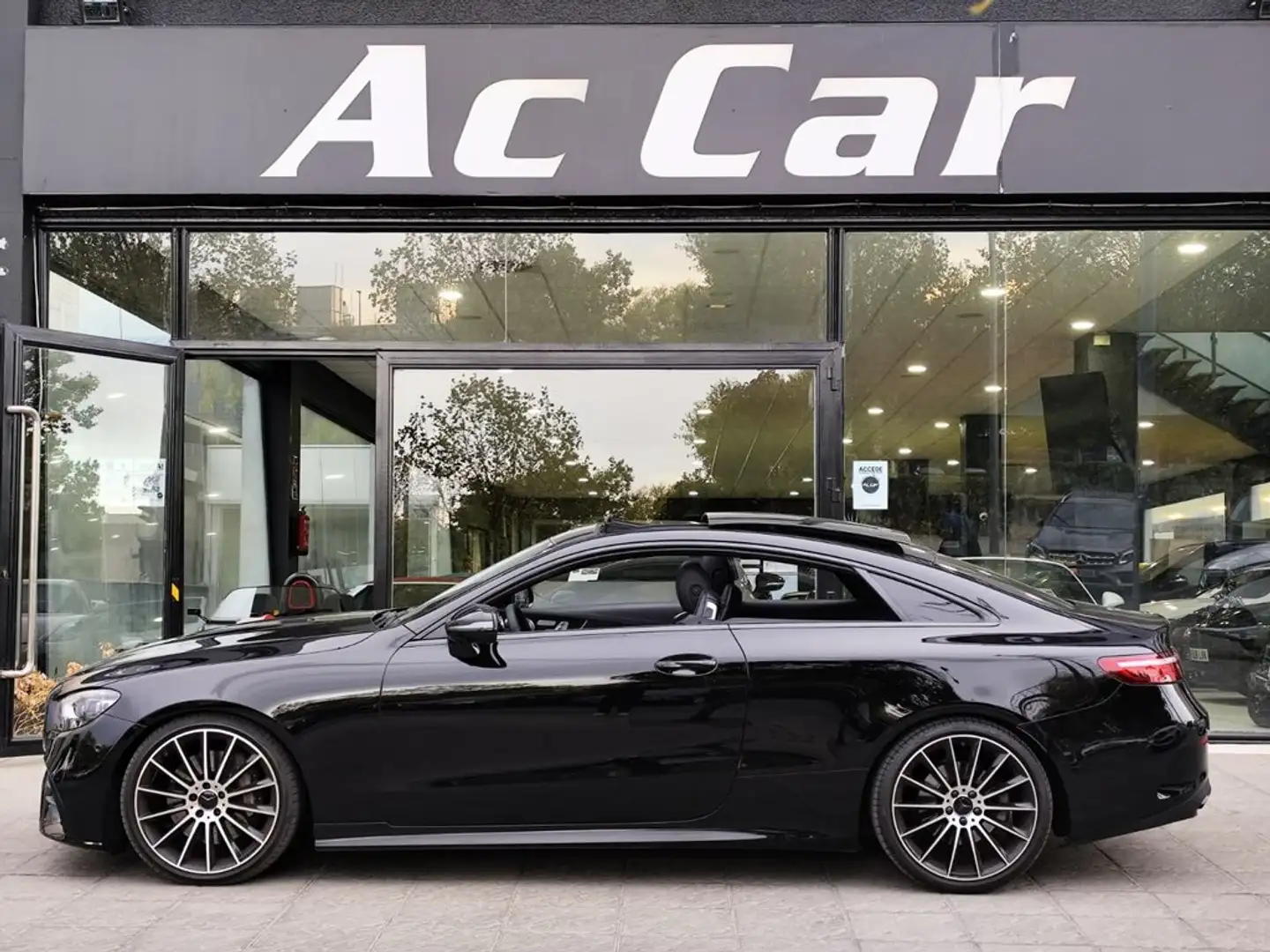 Mercedes-Benz E 400 Coupé d 4MATIC Negro - 1