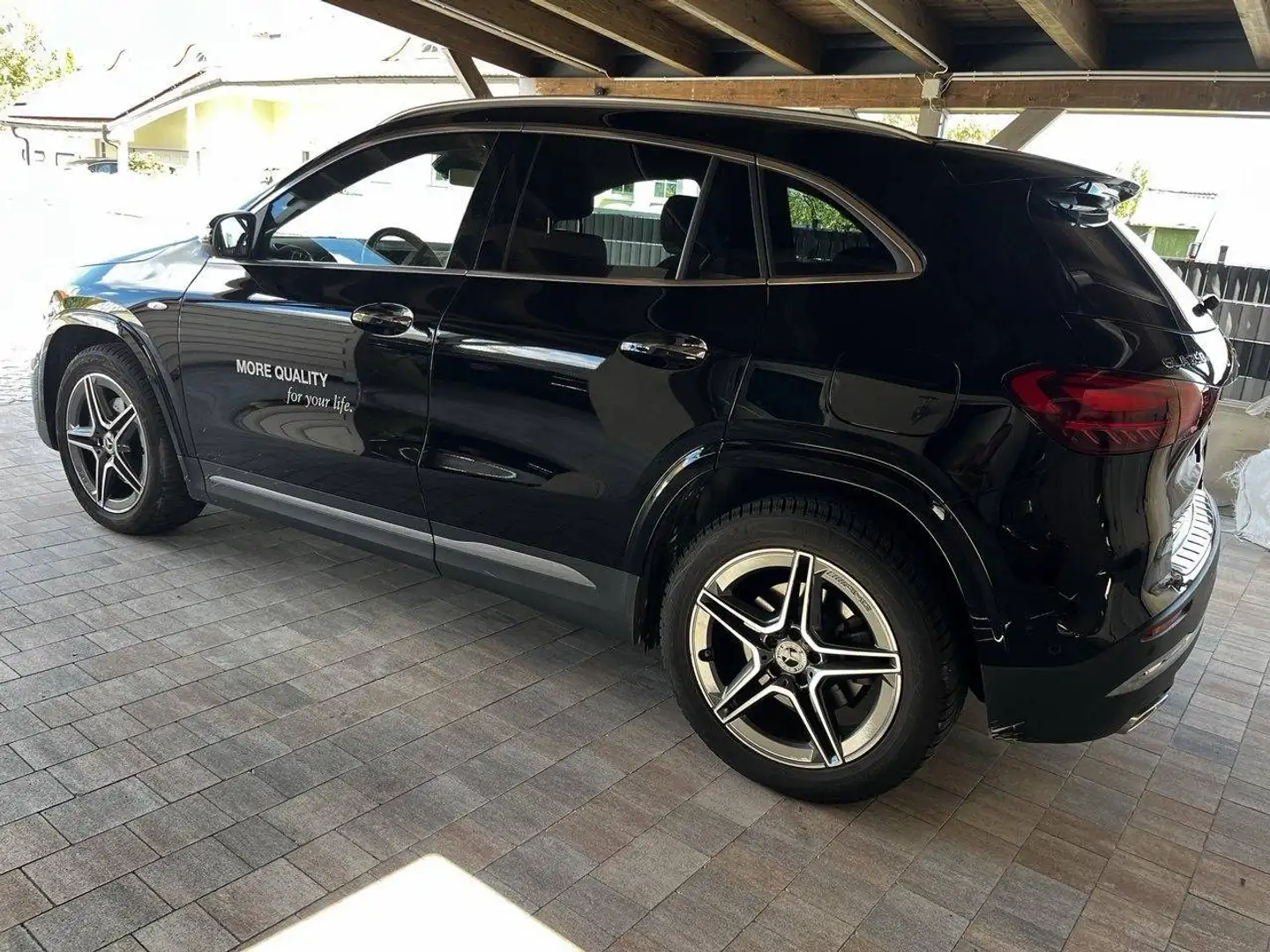 Mercedes-Benz GLA 250 GLA 250e AMG Line Schwarz - 1