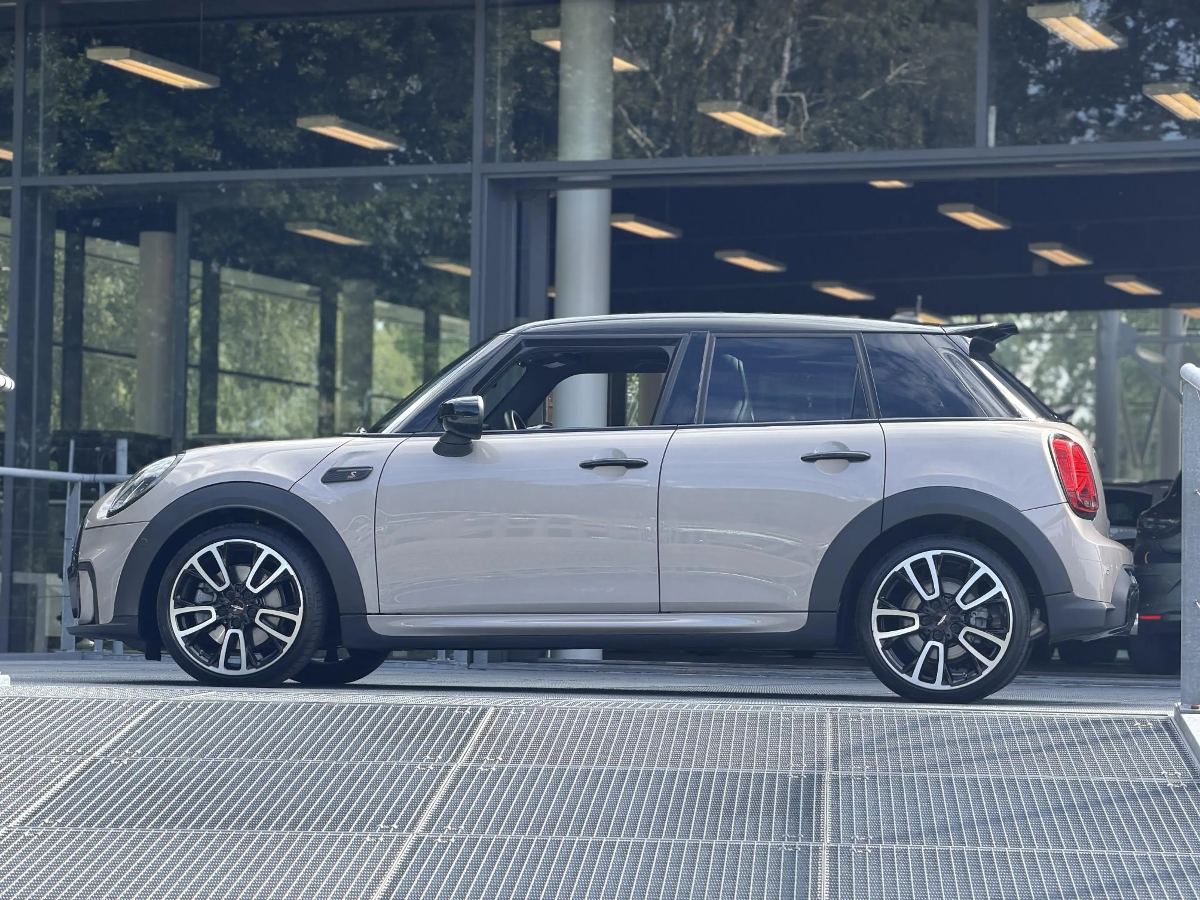 MINI Cooper S 5-Deurs 2.0 John Cooper Works Automaat 178PK | Pan — photo 15