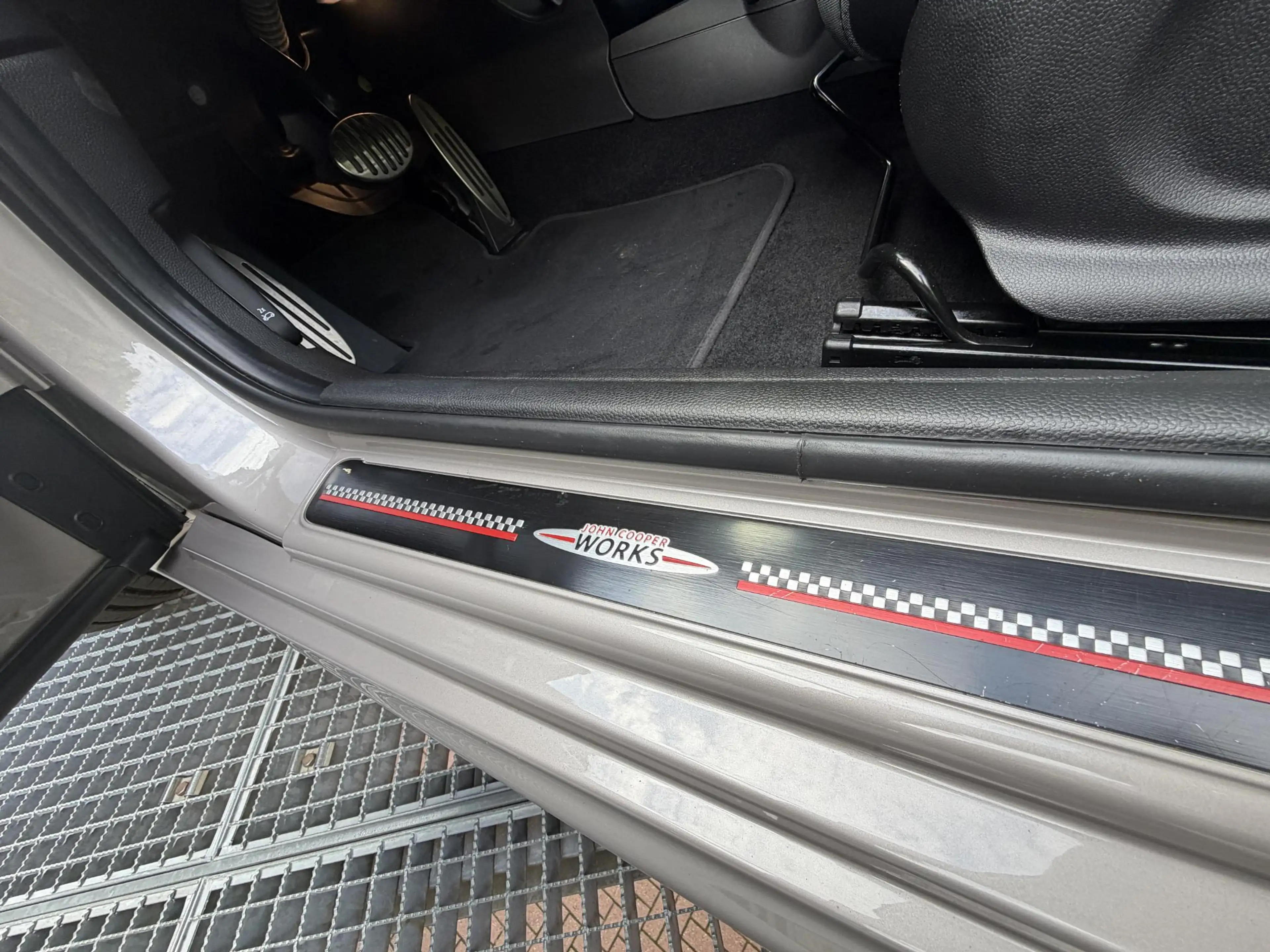 MINI Cooper S 5-Deurs 2.0 John Cooper Works Automaat 178PK | Pan — photo 39