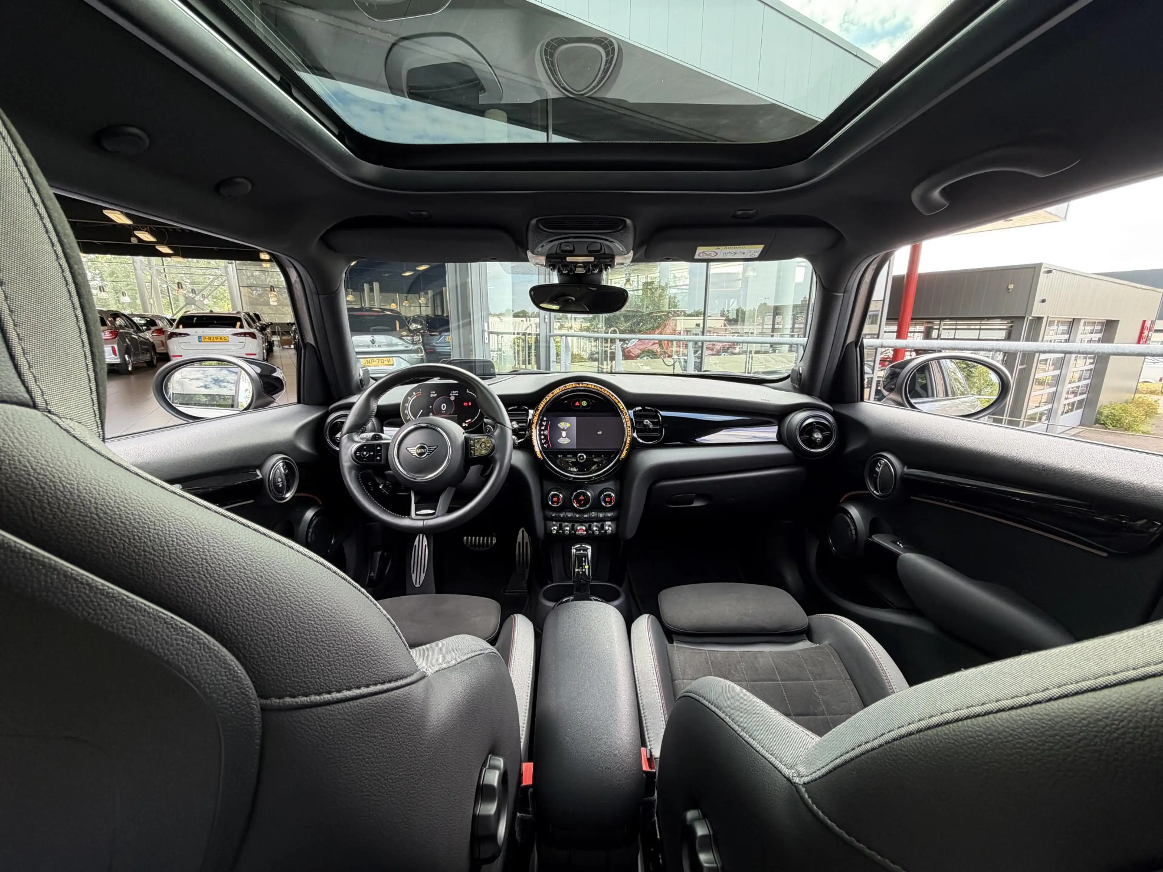 MINI Cooper S 5-Deurs 2.0 John Cooper Works Automaat 178PK | Pan — photo 3