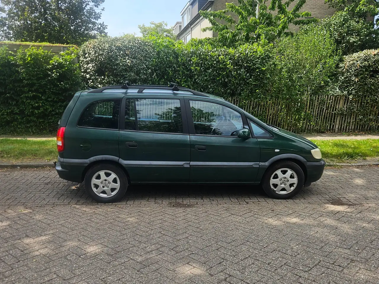 Opel Zafira 1.6-16V Elegance, foto 2