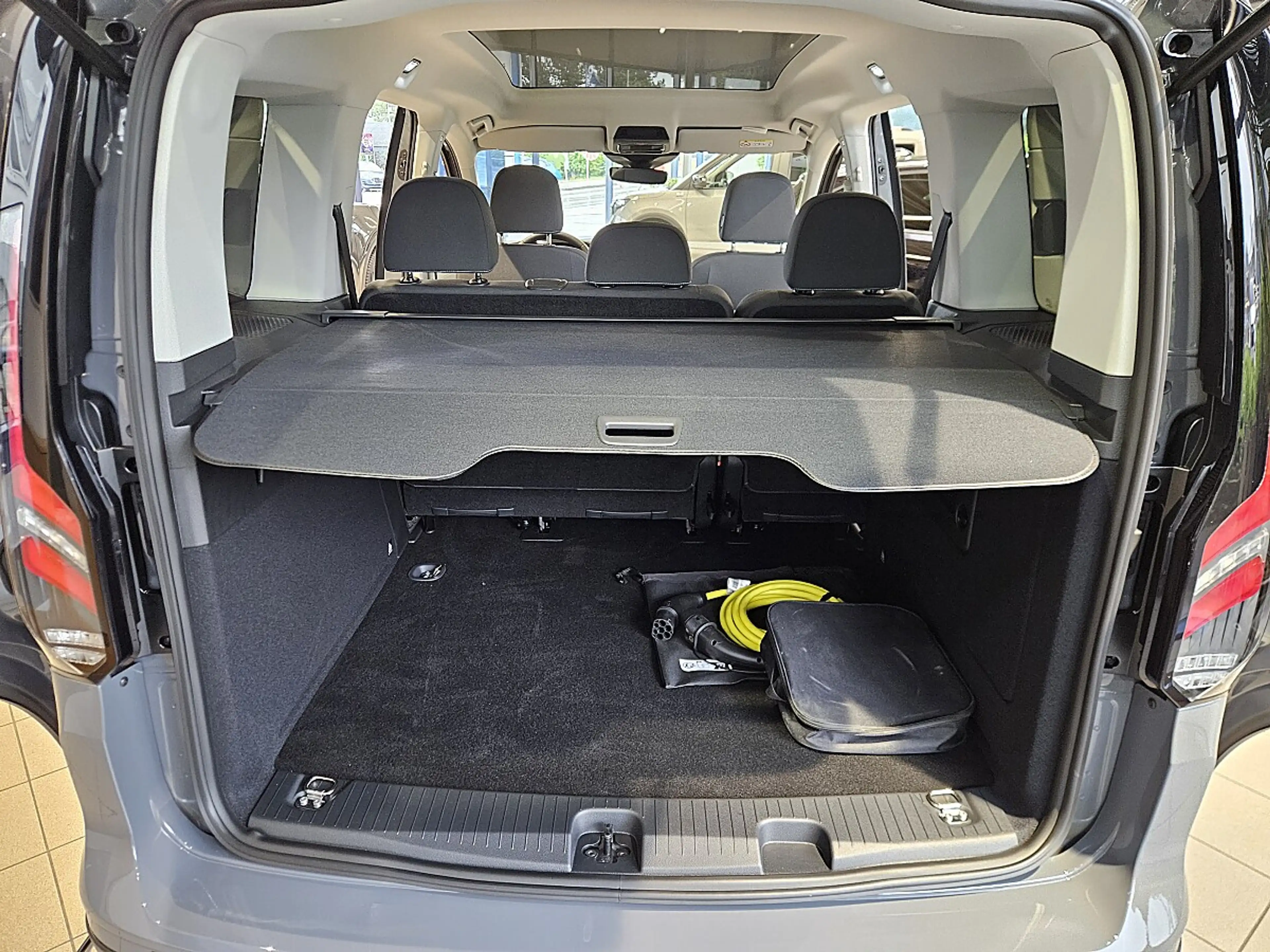 Ford Tourneo Connect 1,5 EcoBoost PHEV L1 Active — photo 15