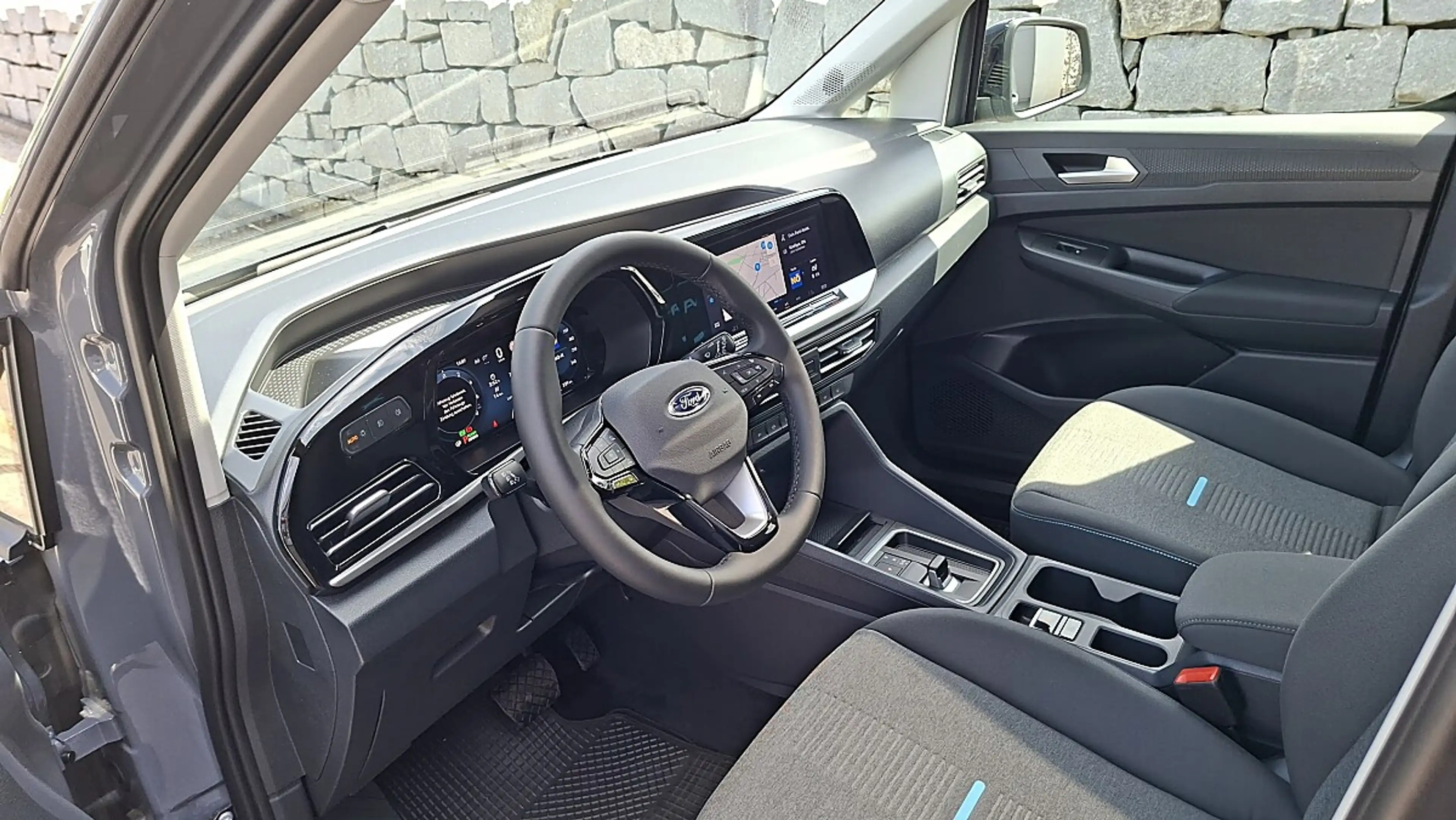 Ford Tourneo Connect 1,5 EcoBoost PHEV L1 Active — photo 9