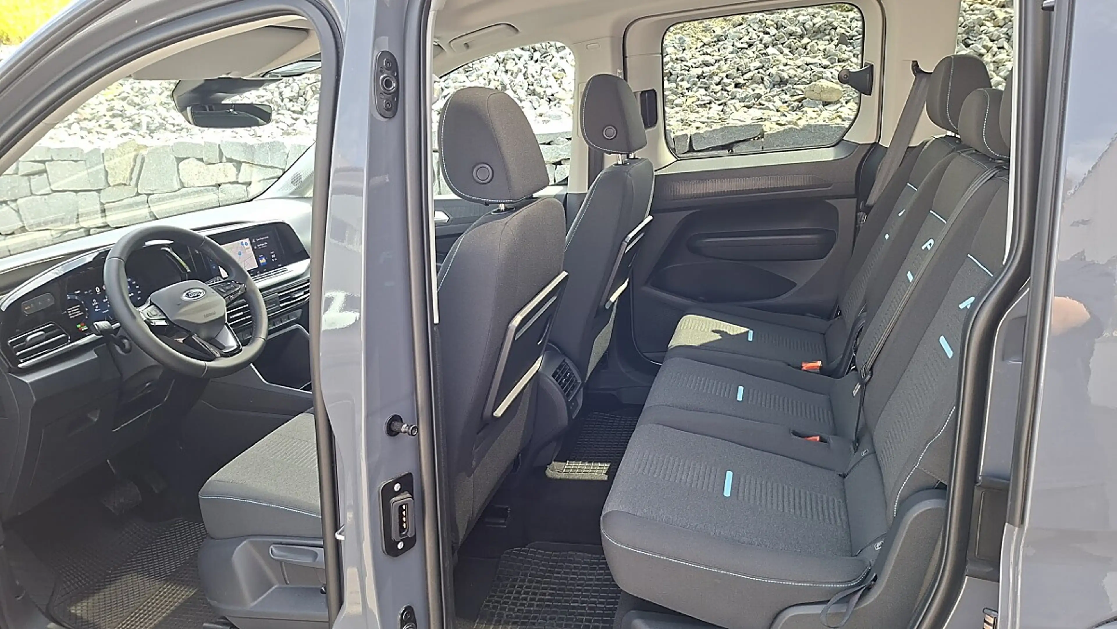 Ford Tourneo Connect 1,5 EcoBoost PHEV L1 Active — photo 11