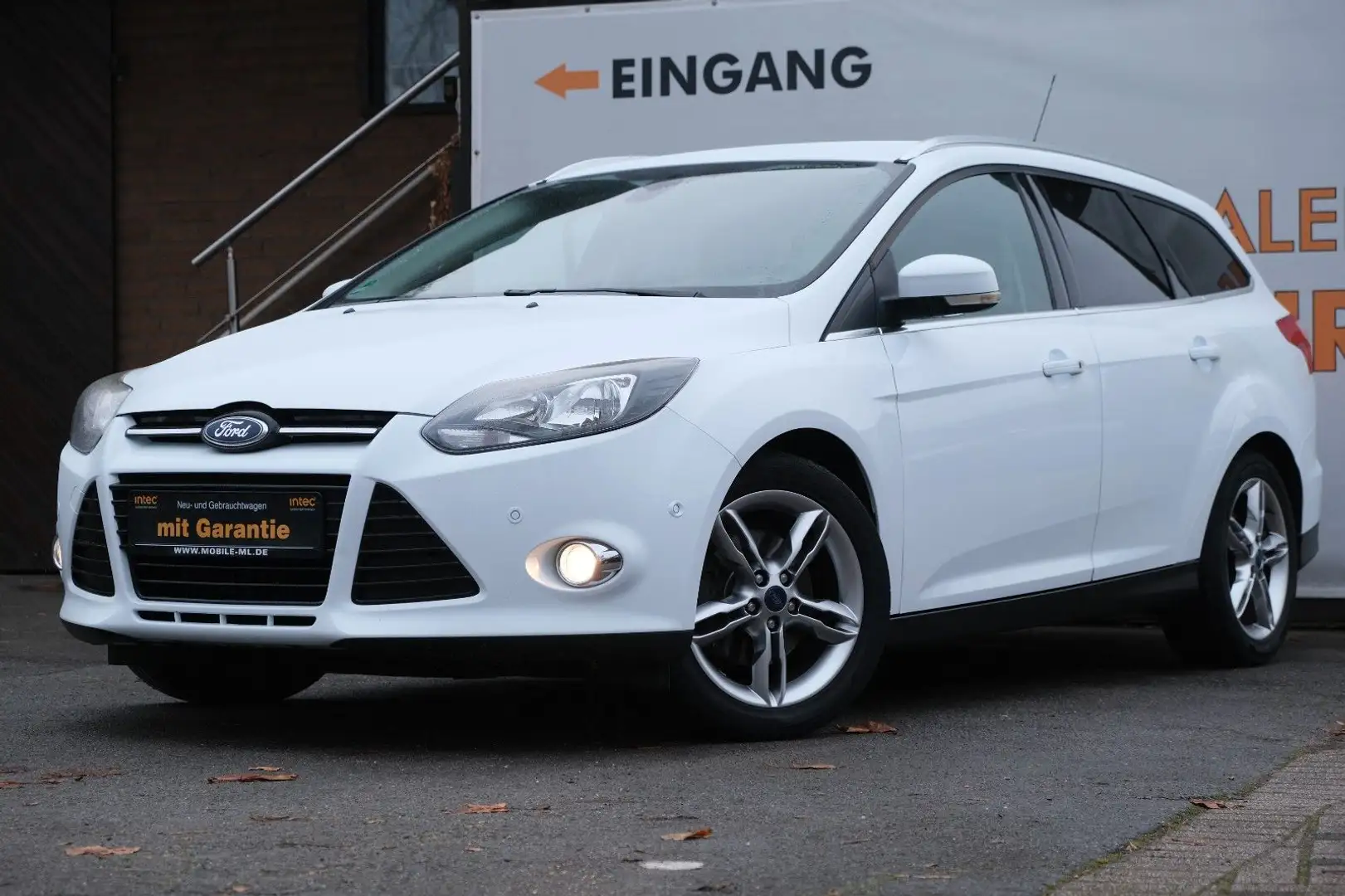 Ford Focus Turnier 1.6 Titanium NAVI SHZ SCHECKHEFT Blanc - 1